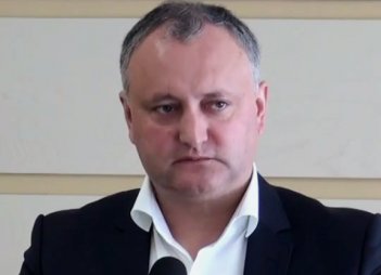 Конституционный суд Молдовы вновь временно отстранил от должности президента Додона
