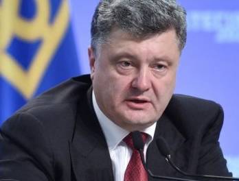 Порошенко: Удерживаемый украинскими военными фронт – это рубеж между демократией и диктатурой