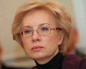 Денисова передала адвокату Сенцова письма от президента и первого вице-спикера Рады