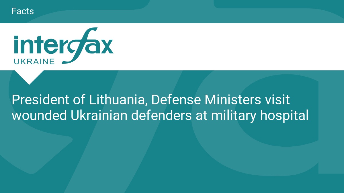 Lietuvos prezidentas ir gynybos ministrai aplanko sužeistus Ukrainos sargybinius karo ligoninėje