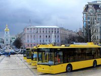 Наземний громадський транспорт у Києві зупинятиметься на час повітряної тривоги