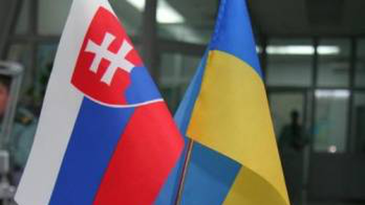 Zelenskij a predseda slovenskej vlády rokujú o eskalácii východnej hranice Ukrajiny, spoločnej hraničnej kontrole a prevádzke užhorodského letiska
