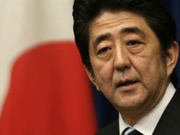 Влада Японії зберігає мовчання про стан експрем'єра Абе