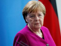 Меркель привітала Шольца з перемогою на виборах у ФРН