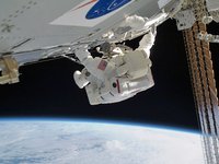 Астронавты NASA выйдут в открытый космос с борта МКС для замены неисправной антенны