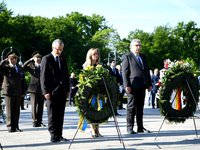 Посол Украины в Германии почтил память жертв Второй мировой войны и призвал построить в центре Берлина мемориал украинским жертвам нацизма