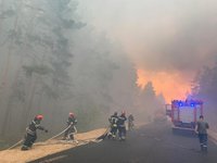 На Луганщине продолжается тушение лесных пожаров, в том числе пожарной авиацией