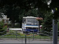Трех заложников освободили из автобуса в Луцке после разговора Зеленского с мужчиной, которых их удерживал - Офис президента