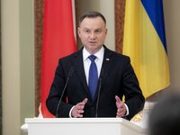 Украина должна быть отстроена из военных репараций от РФ - президент Польши