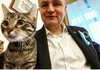 Головний кіт Львова поцікавився телефоном Садового