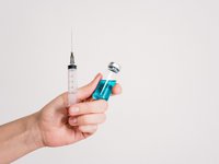 НАБУ розпочало розслідування щодо закупівлі вакцини від коронавірусу