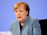 Меркель обсудила с Лукашенко необходимость гумпомощи мигрантам на границе