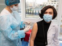 Более 100 сотрудников медсети "Добробут" вакцинировались от COVID-19 в рамках национальной кампании