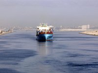Более 200 судов ждут в очереди на проход через Суэцкий канал
