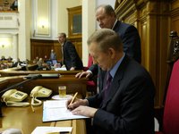Кучма: Конституцию нужно менять по требованиям времени, но только в интересах украинского народа, а не в результате злоупотреблений кого-то "наверху"