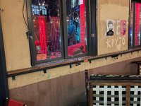 В центре Киеве произошло нападение на известный бар, полиция открыла дело по факту хулиганства