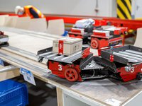 "Нова пошта" впроваджує роботів для сортування посилок