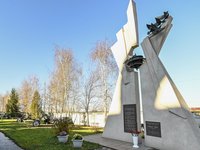 Зеленский в годовщину освобождения Киева от нацистских оккупантов почтил память погибших защитников столицы