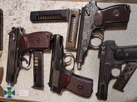 Луганські правоохоронці викрили місцевого жителя на збуті зброї