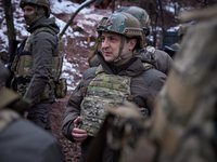 Зеленский посетил передовые позиции украинских военных на Донбассе