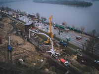 "Автострада" пробурила и забетонировала половину свай под опоры новой развязки на Дарницком мосту в Киеве