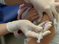Во Франции вступает в силу четырехмесячный срок для бустерной прививки от коронавируса
