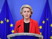Президент Еврокомиссии: в ЕС обсуждают все возможные санкции для РФ, включая отключение от SWIFT и остановку "Северного потока-2", если РФ нападет на Украину