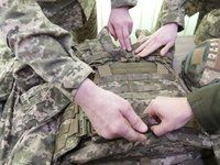 Metinvest transfers fourth batch of 2,700 body armor and helmets to front line