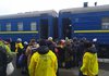За первую неделю обязательной эвакуации гражданского населения с Донбасса вывезено более 2 тыс. людей