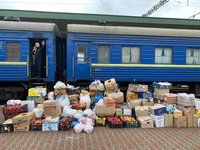 "Укрзализныця" за 2 мес. перевезла почти 10 тыс. тонн гуманитарной помощи паспоездами