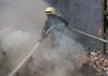 Харківські рятувальники ліквідували пожежу в торговельному центрі, яка виникла через ворожі обстріли