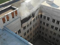 Ночью оккупанты обстреляли горбольницу, жилые дома и промзону в Харькове, один человек ранен
