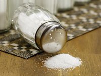 "Ашан" ввозит соль из Европы, обещает обеспечить сезон консервации овощей