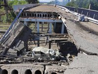 Российские оккупанты нанесли авиаудары на подъезде к Лисичанску, поврежден мост