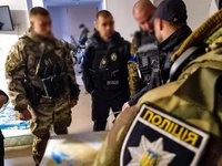 Полиция Киева проверила ночные заведения и вручила более 200 повесток в военкоматы