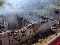 Рятувальники ліквідували пожежу спортивної бази, яка виникла в результаті обстрілу у смт Первомайське Миколаївської області