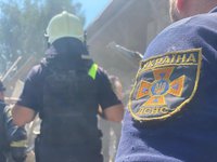 Понад 100 рятувальників ліквідують пожежу, що виникла у навчальному закладі у Харкові після нічного ворожого обстрілу